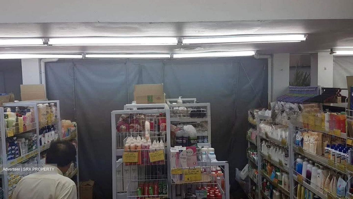 Ang Mo Kio Avenue 6 (D20), Shop House #626368531